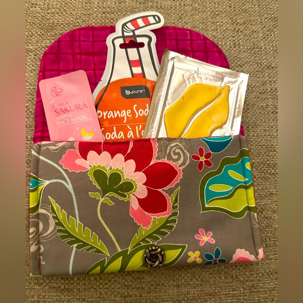 Floral Makeup Bag, Makeup, Benefit Mascara, Facial Masks Home‎ Spa Experience - Picture 2 of 11